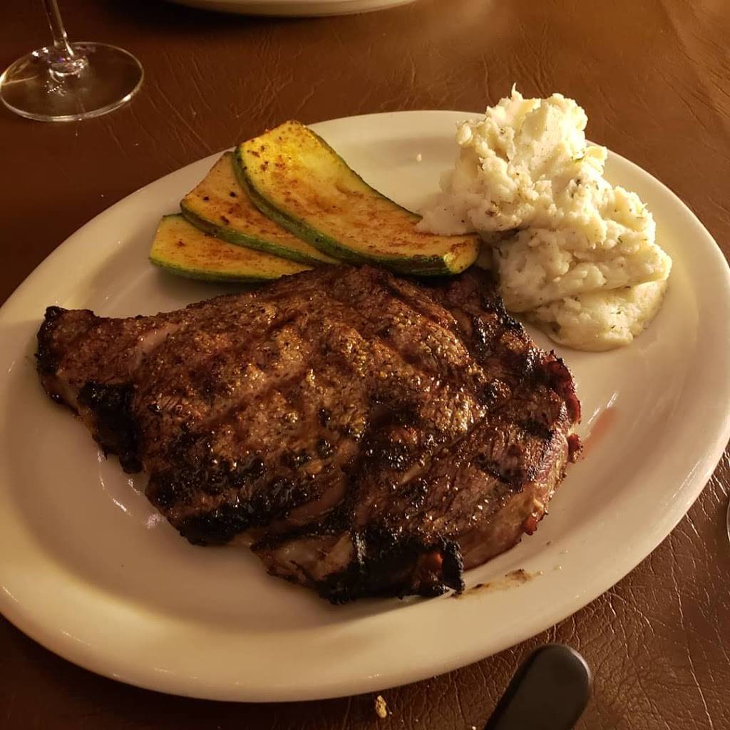 The Grape Italian Steakhouse | restaurant | 6350 Escondido Dr STE A11, El Paso, TX 79912, USA | 9156269381 OR +1 915-626-9381