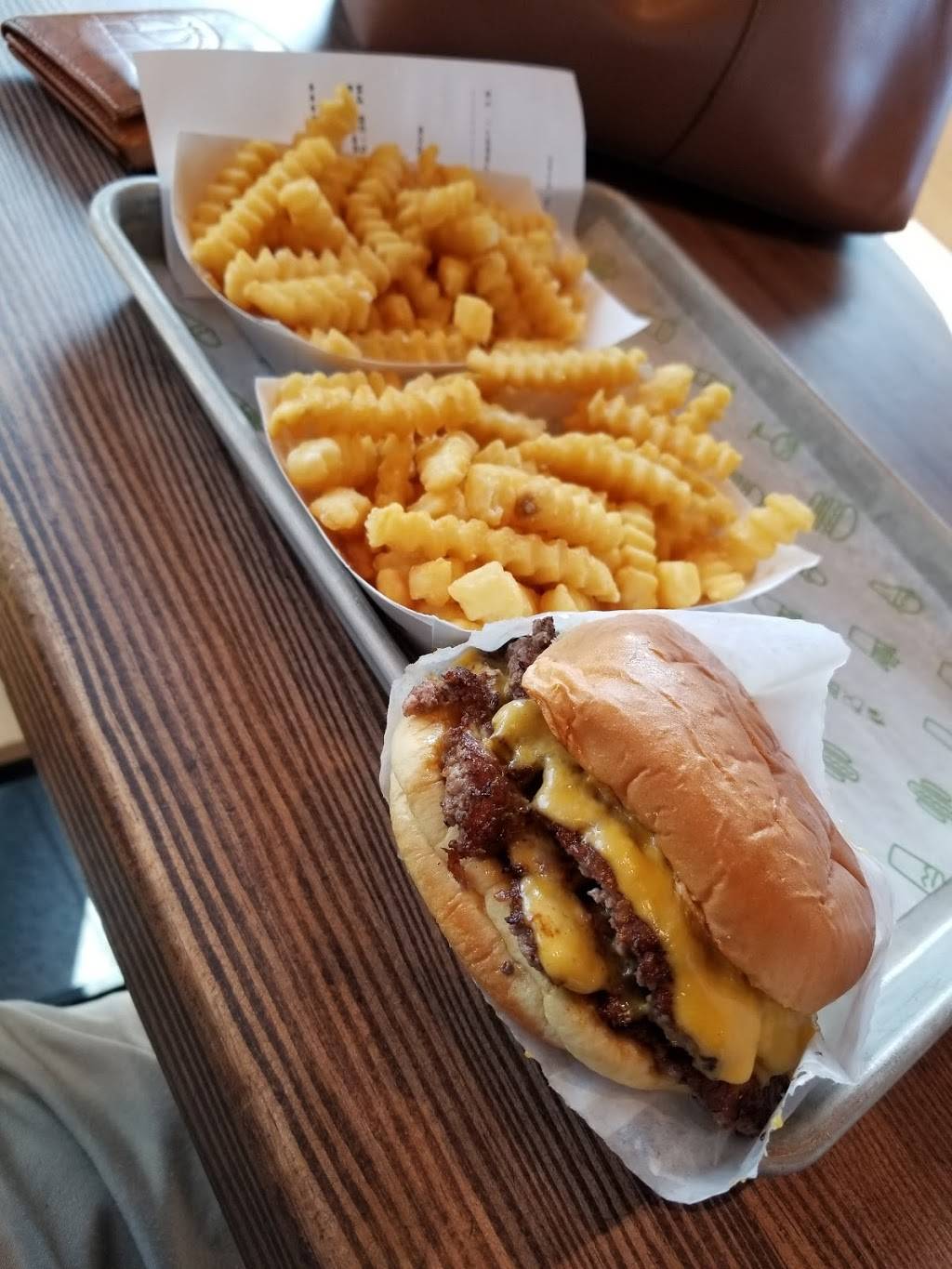 Shake Shack | restaurant | 115 Summit At Fritz Farm #110, Lexington, KY 40515, USA | 8597211295 OR +1 859-721-1295