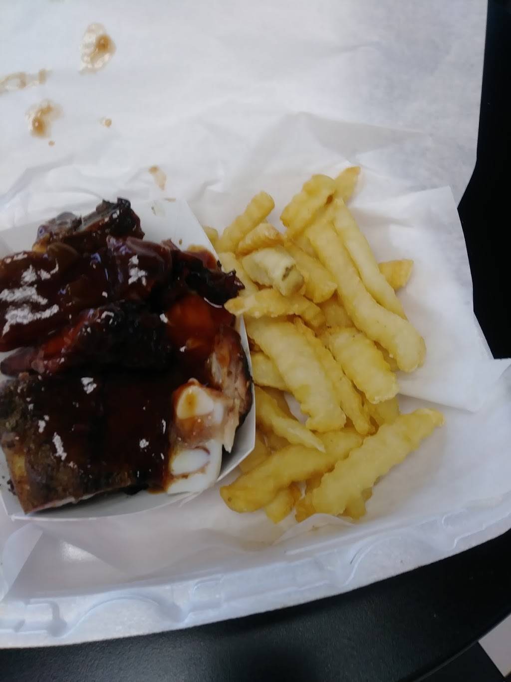 Sammies | restaurant | 1536 Sheridan Rd, North Chicago, IL 60064, USA | 2246566111 OR +1 224-656-6111