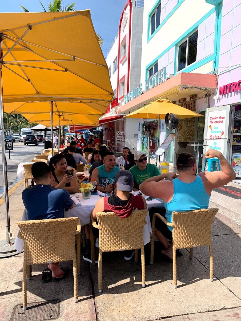 Starlite Cafe | restaurant | 750 Ocean Dr, Miami Beach, FL 33139, USA | 3055342161 OR +1 305-534-2161