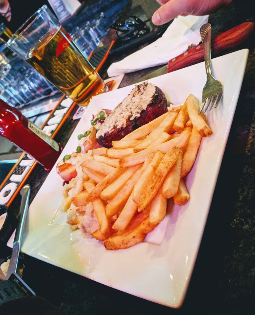 Tommy Bs Clubhouse | restaurant | 210 Aberdeen Dr suite b, Valparaiso, IN 46385, USA | 2192998936 OR +1 219-299-8936