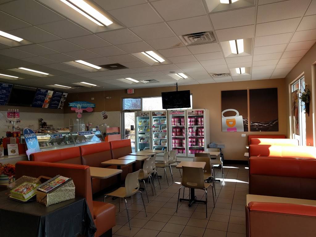 Dunkin | cafe | 4502 W Elm St, McHenry, IL 60050, USA | 8153631974 OR +1 815-363-1974