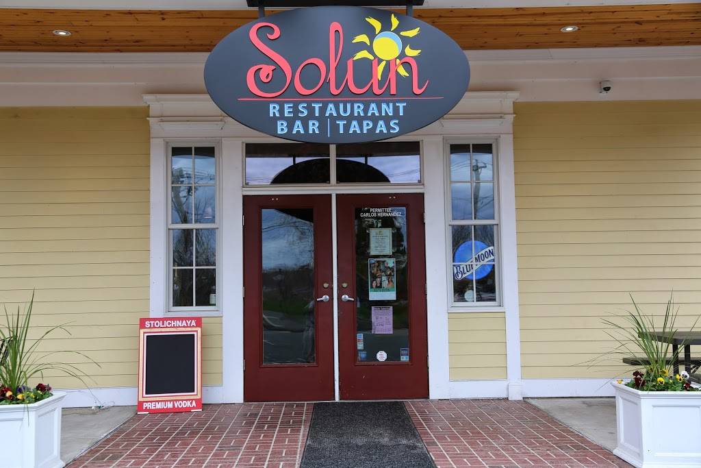 Solun Tapas Bar restaurant | restaurant | 245 Amity Rd, Woodbridge, CT 06525, USA | 2032989741 OR +1 203-298-9741