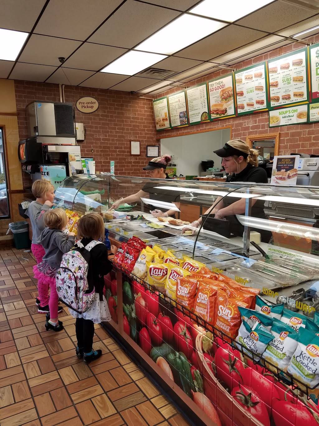 Subway | restaurant | 118 N Macoupin St, Gillespie, IL 62033, USA | 2178394444 OR +1 217-839-4444
