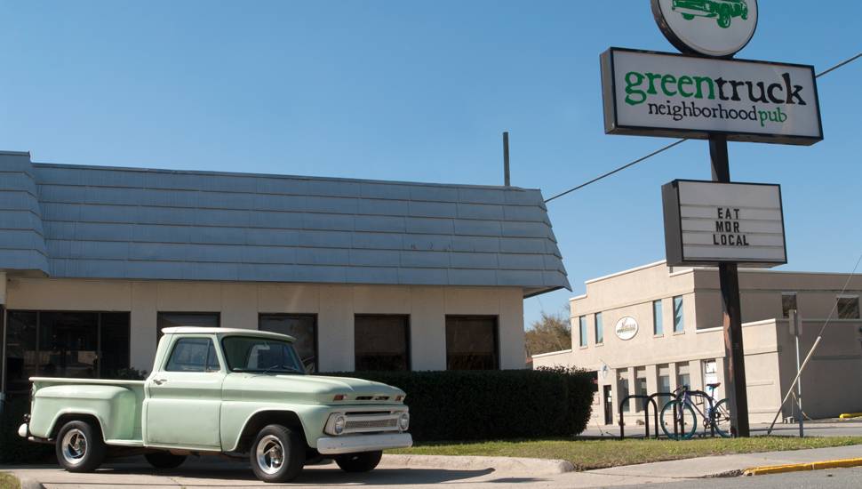 Green Truck Neighborhood Pub | restaurant | 2430 Habersham St, Savannah, GA 31401, USA | 9122345885 OR +1 912-234-5885