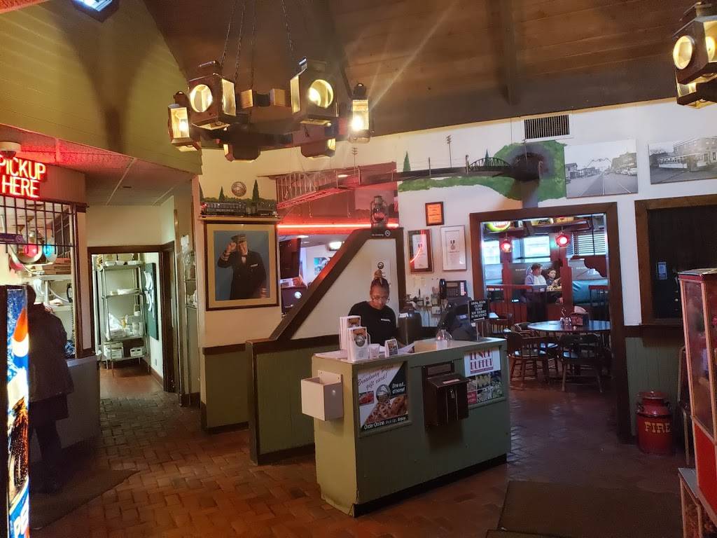 Broadway Pizza | restaurant | 2025 West River Rd N, Minneapolis, MN 55411, USA | 6125297745 OR +1 612-529-7745