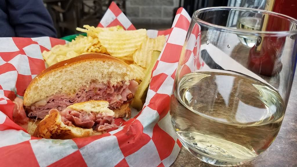 Schooner Pub | restaurant | 114 N Franklin St, Port Washington, WI 53074, USA | 2622842258 OR +1 262-284-2258