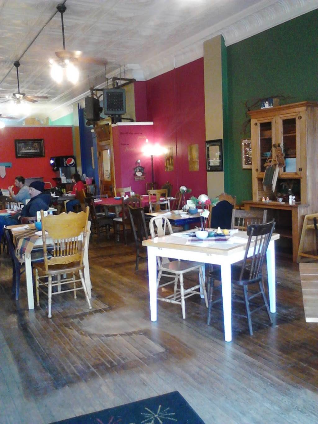 On The Square LLC (formerly Hartmans Variety) | meal takeaway | 121 Alfred St, Athens, WI 54411, USA | 7152577474 OR +1 715-257-7474