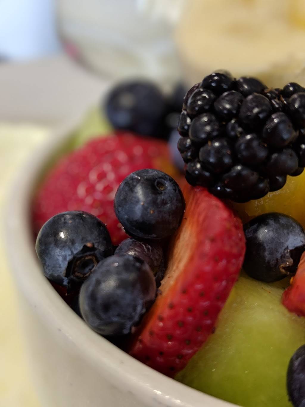 Le Quartier du Déjeuner | restaurant | 1858c Boulevard des Sources, Pointe-Claire, QC H9R 5B1, Canada | 5146971111 OR +1 514-697-1111