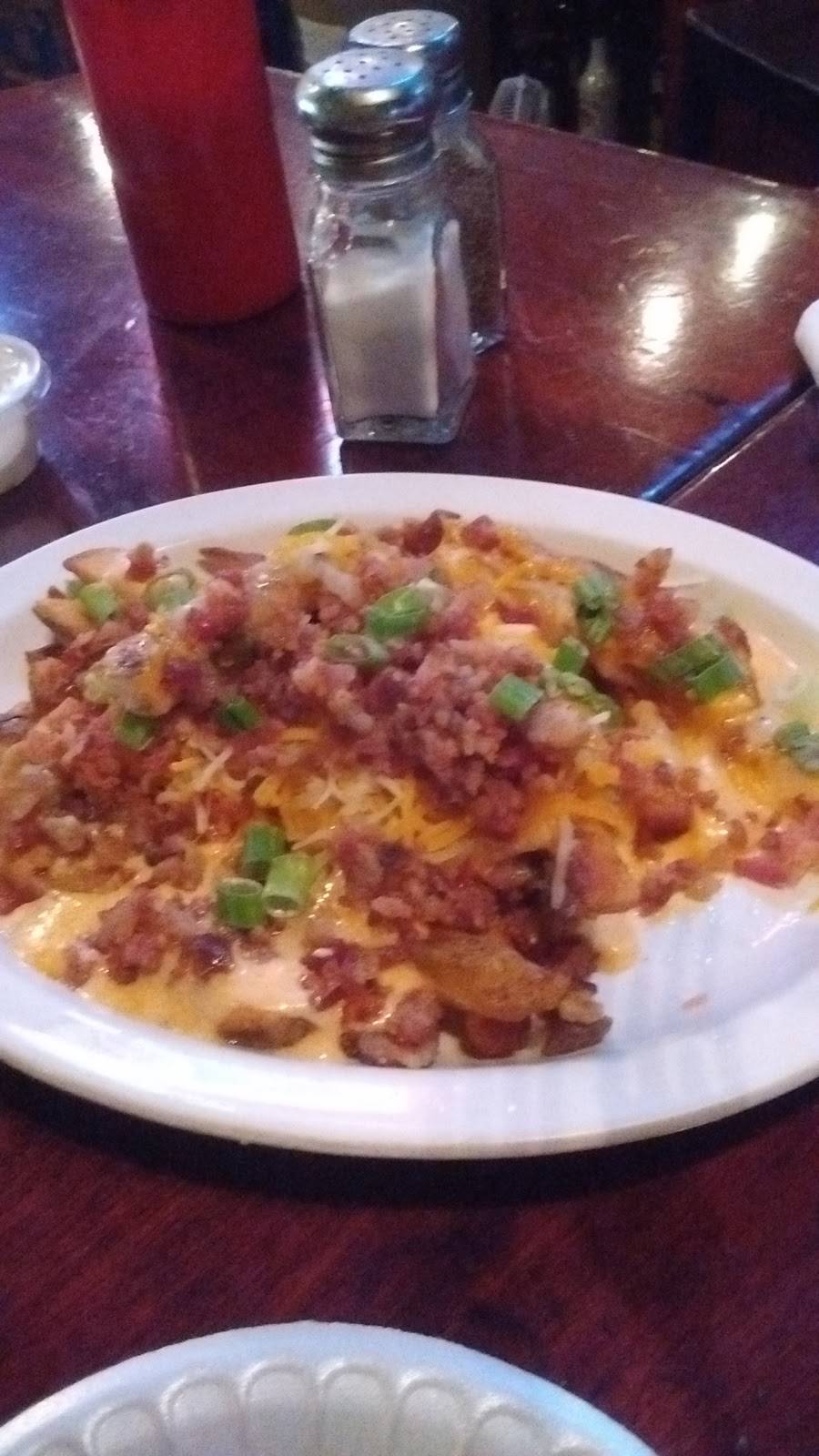 KrossRoads Tavern | restaurant | 119 W Hack St, Cullom, IL 60929, USA | 8156892193 OR +1 815-689-2193