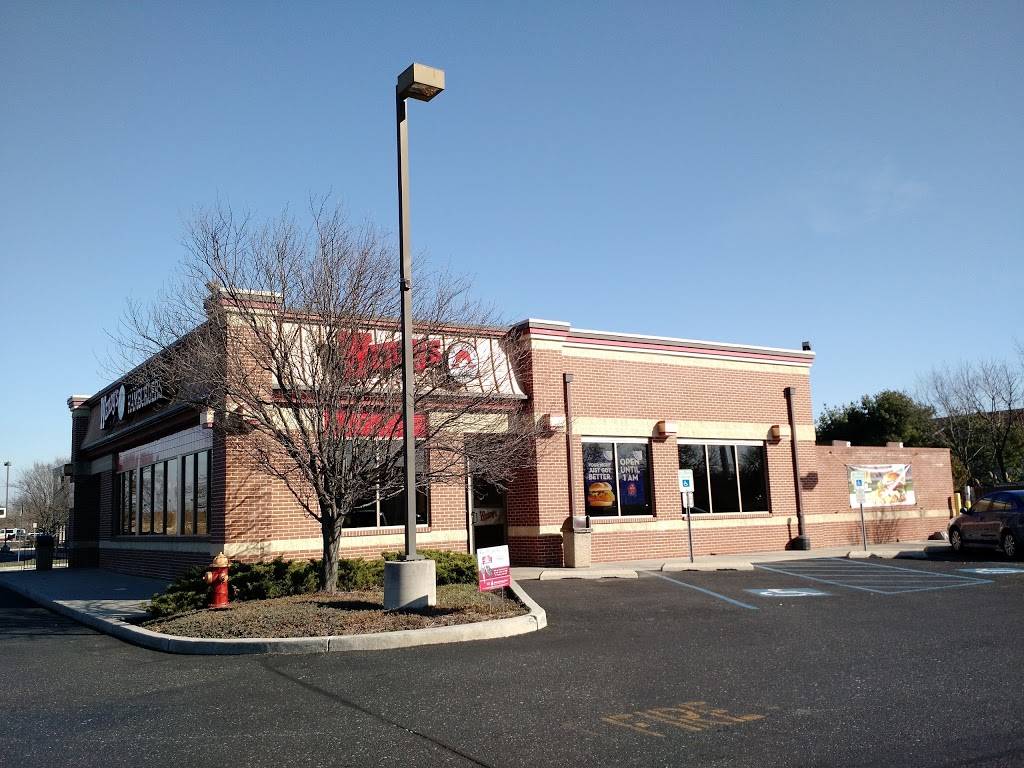 Wendys | restaurant | 320 Village Center Dr, Swedesboro, NJ 08085, USA | 8562410724 OR +1 856-241-0724