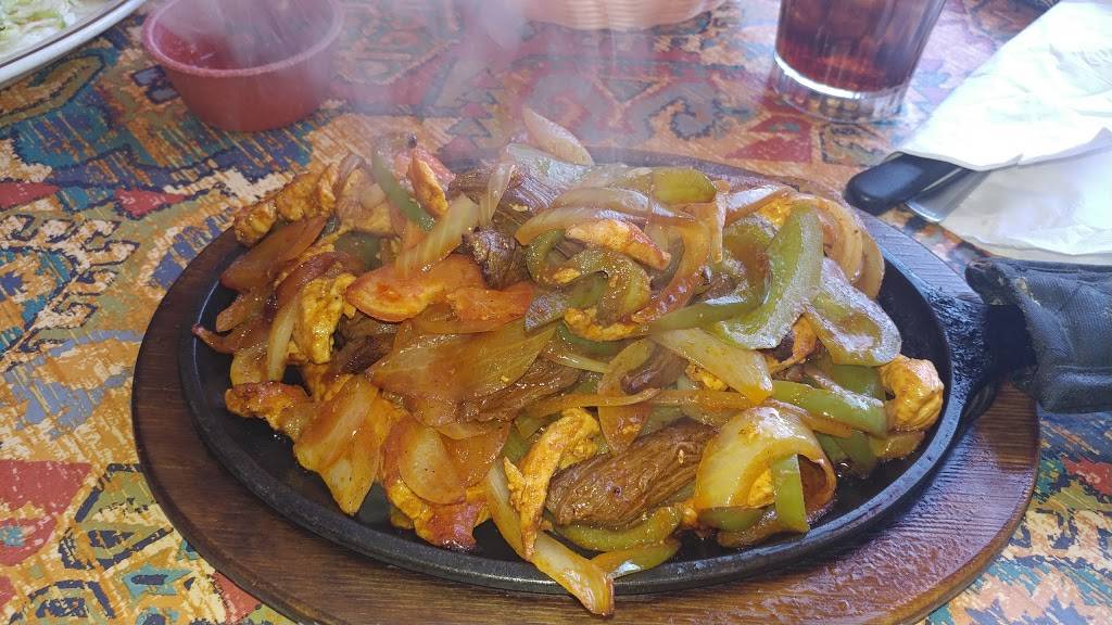 La Mex | restaurant | 930 W Custer Ave, Pontiac, IL 61764, USA | 8158444564 OR +1 815-844-4564