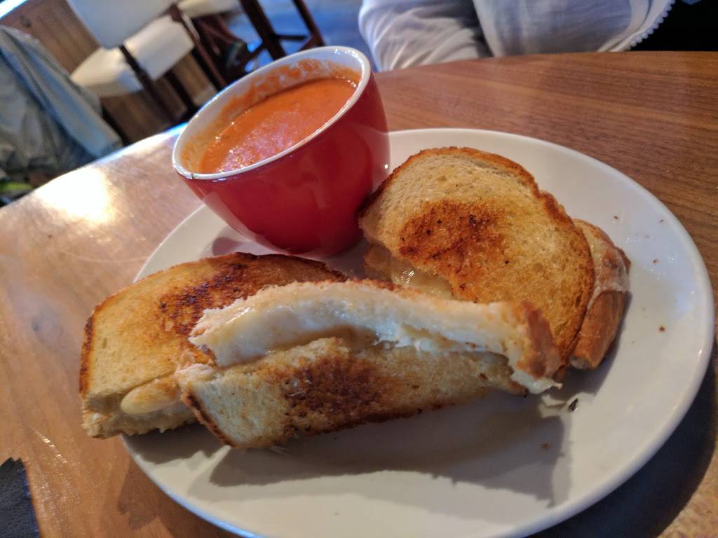 Sand Dollar Bar & Grille | restaurant | 2 Beach St, York, ME 03909, USA | 2076060077 OR +1 207-606-0077