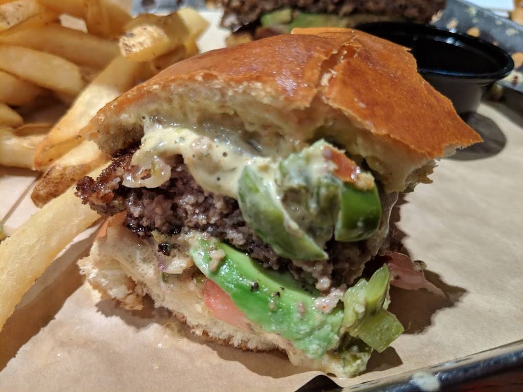 Chilis Grill & Bar | meal takeaway | 1191 E 19th St, Upland, CA 91784, USA | 9099321051 OR +1 909-932-1051