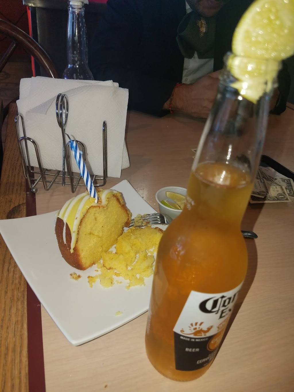 Cervantes Family Restaurant | restaurant | 165 Ramona Expy, Perris, CA 92571, USA | 9519436362 OR +1 951-943-6362