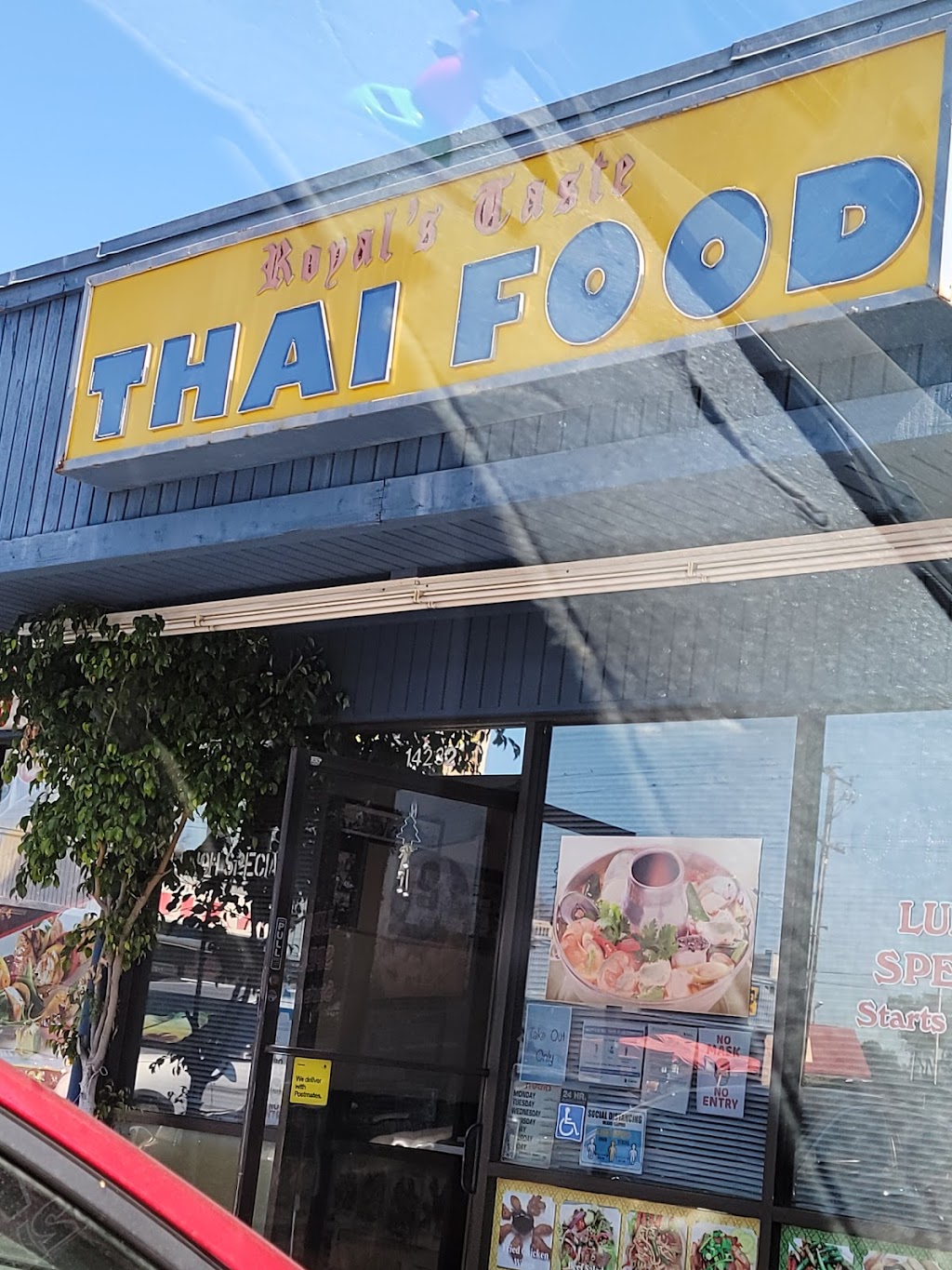 Royals Taste Thai Food | restaurant | 14232 Bellflower Blvd, Bellflower, CA 90706, USA | 5628668423 OR +1 562-866-8423