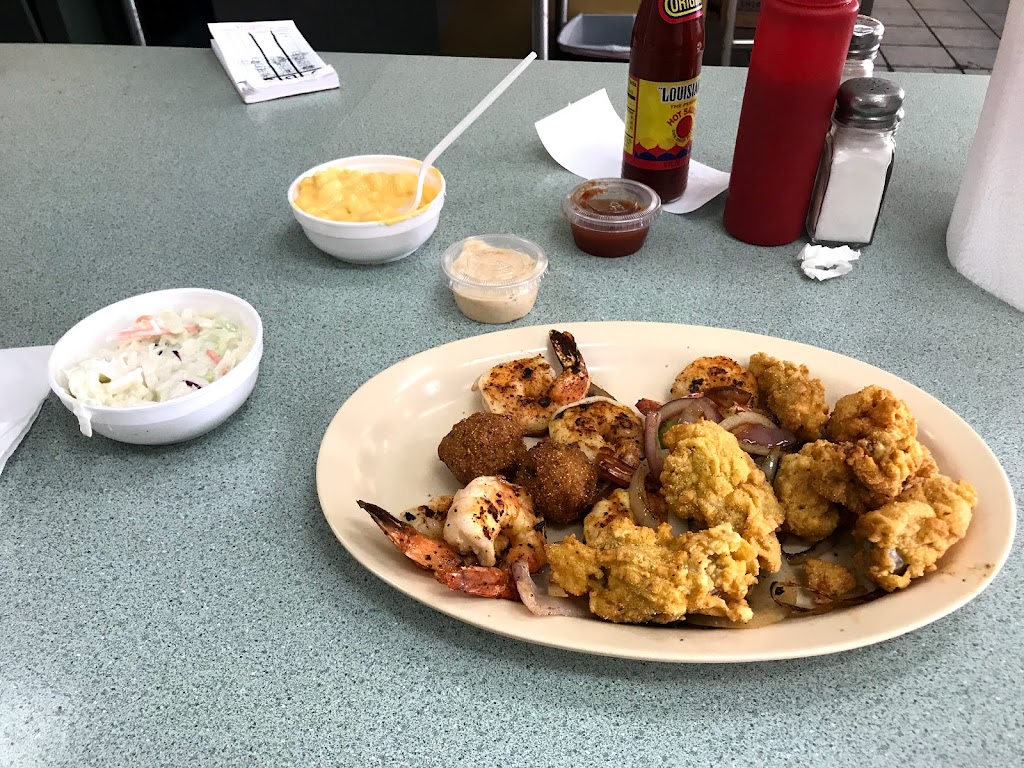 Sams Southern Eatery | restaurant | 1829 US-90, Morgan City, LA 70380, USA | 9853954405 OR +1 985-395-4405