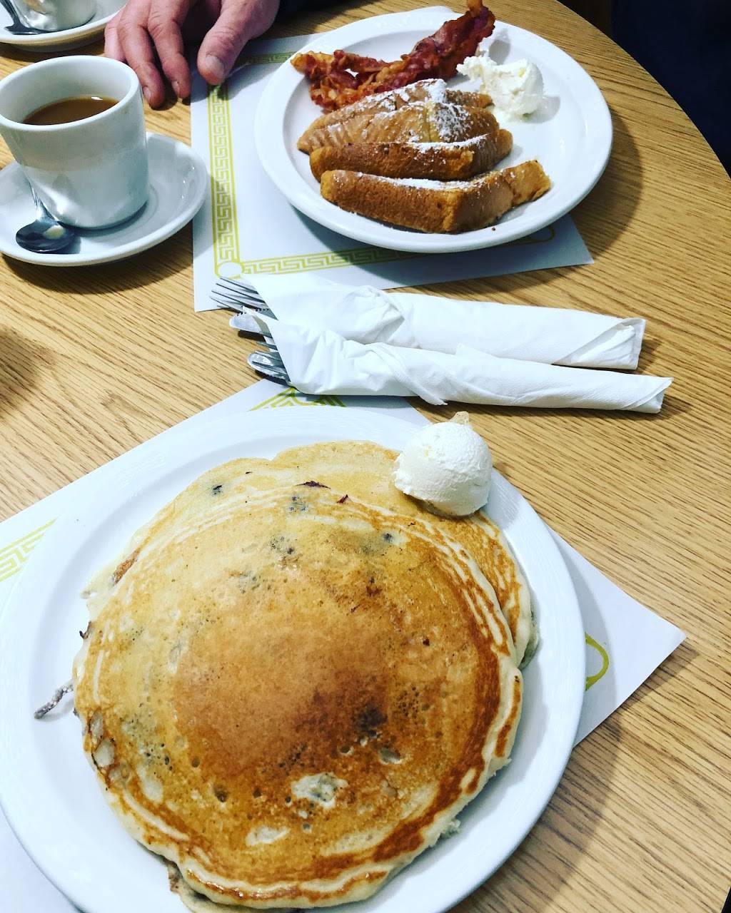 Dinos Family Restaurant | restaurant | 129 Golden Gate Plaza, Maumee, OH 43537, USA | 4198911290 OR +1 419-891-1290