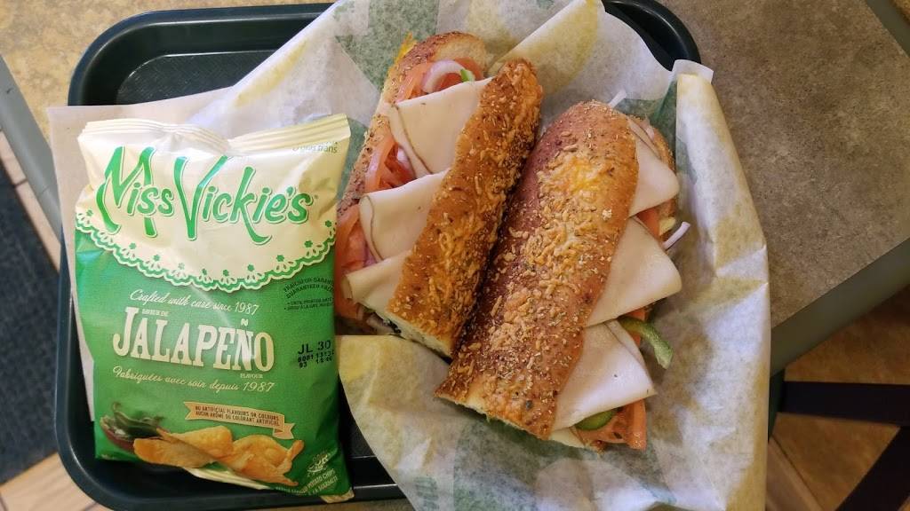 Subway | restaurant | 660 Eglinton Ave E, East York, ON M4G 2K2, Canada | 4164895656 OR +1 416-489-5656