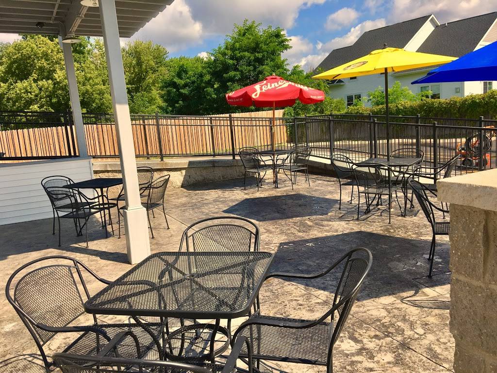 Beachcomber Bar & Grill | restaurant | 2836 Fond Du Lac Rd, Oshkosh, WI 54902, USA | 9202302836 OR +1 920-230-2836