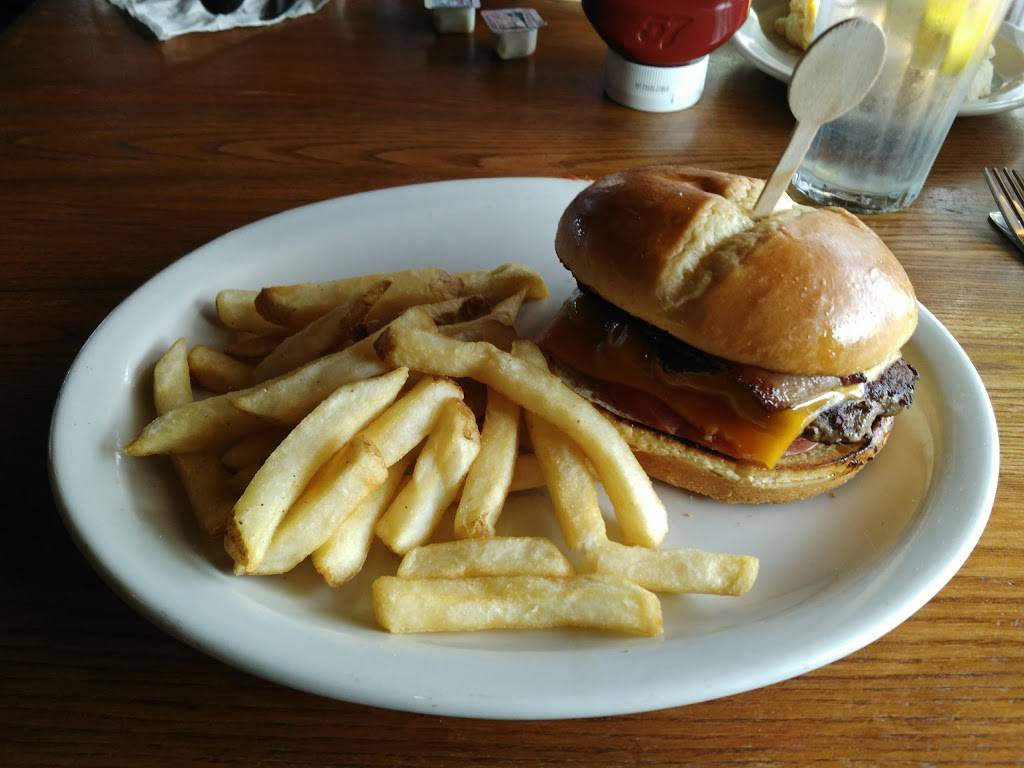 Cracker Barrel Old Country Store | restaurant | 3375 Lackey St, Lumberton, NC 28360, USA | 9107381481 OR +1 910-738-1481