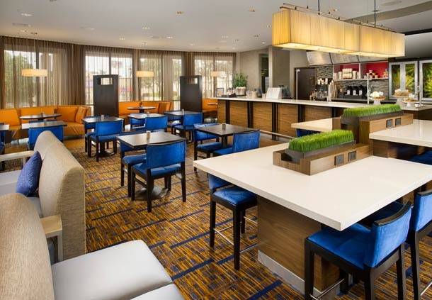 The Bistro – Eat. Drink. Connect.® | restaurant | 6738 Northwest Loop 410, San Antonio, TX 78238, USA | 2106474100 OR +1 210-647-4100