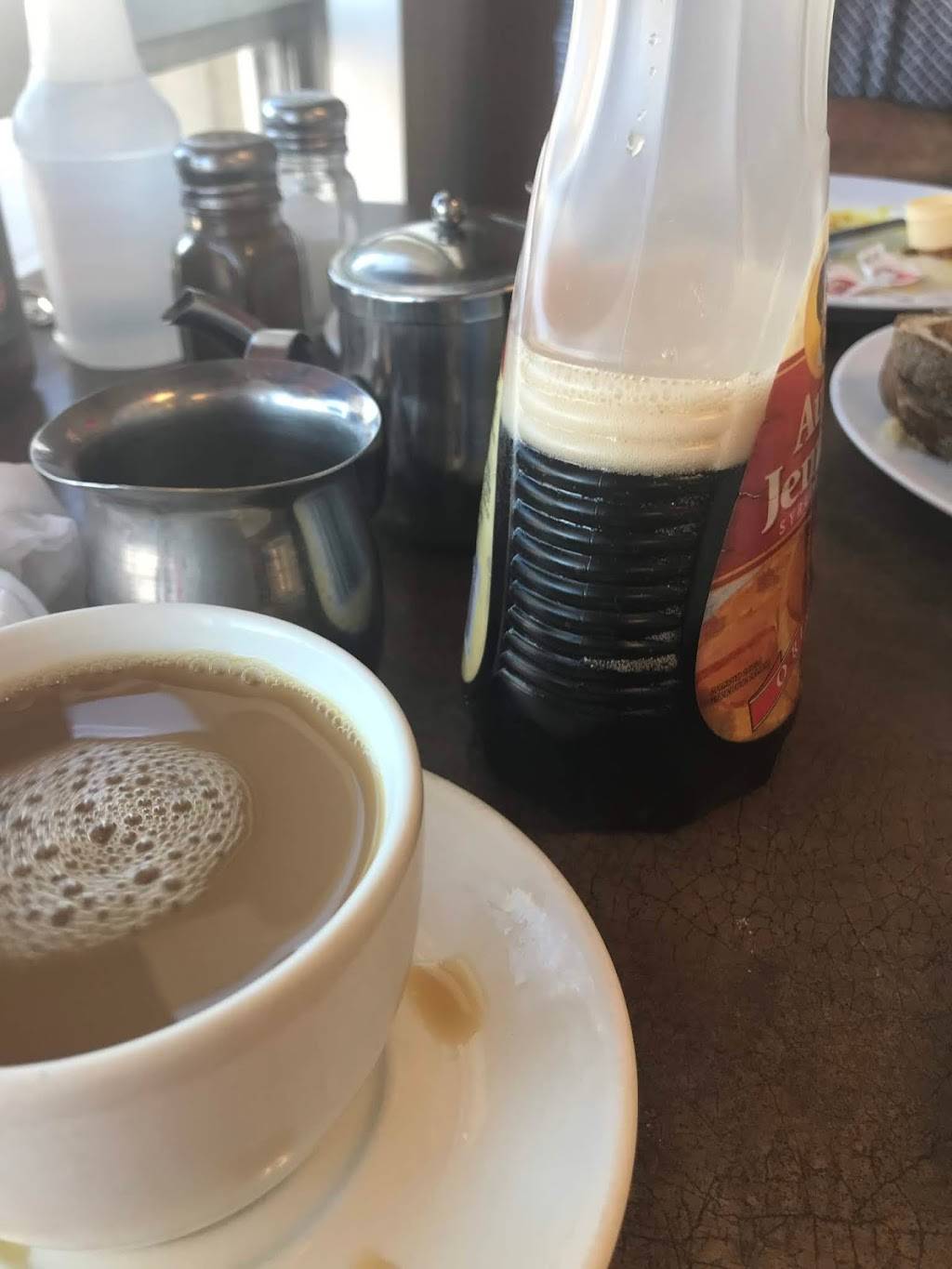 Ednas Restaurant | restaurant | 592 Notre Dame St, Belle River, ON N0R 1A0, Canada | 5197284462 OR +1 519-728-4462