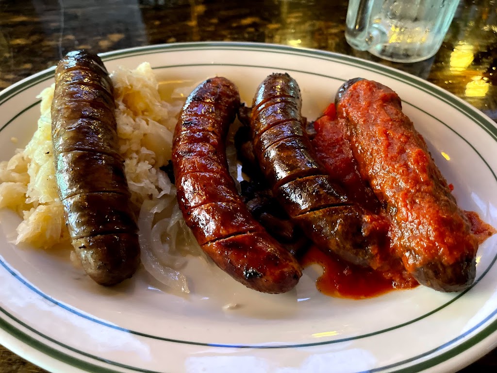 Milwaukee Brat House | restaurant | 1013 N Old World 3rd St, Milwaukee, WI 53203, USA | 4142738709 OR +1 414-273-8709