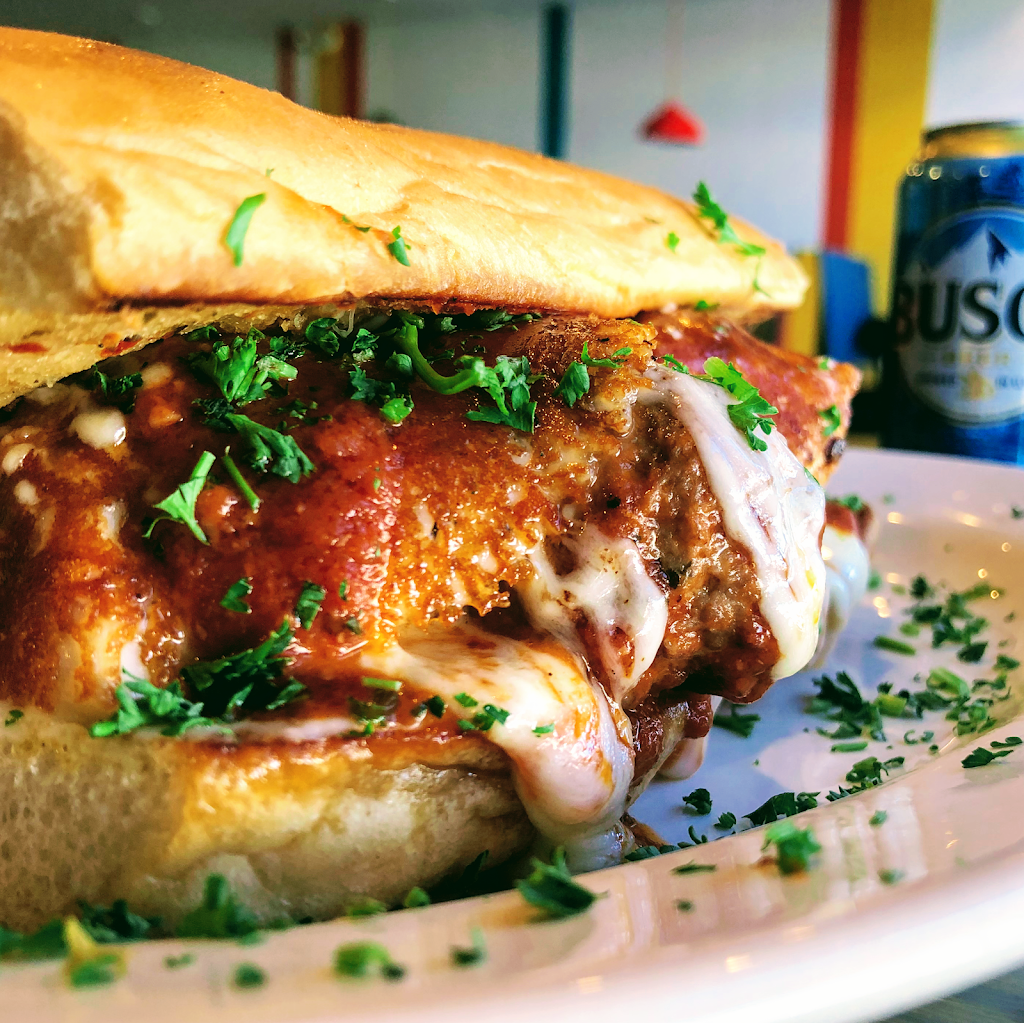 The Parkmoor Drive-In | restaurant | 220 W Lockwood Ave, Webster Groves, MO 63119, USA | 3149385554 OR +1 314-938-5554