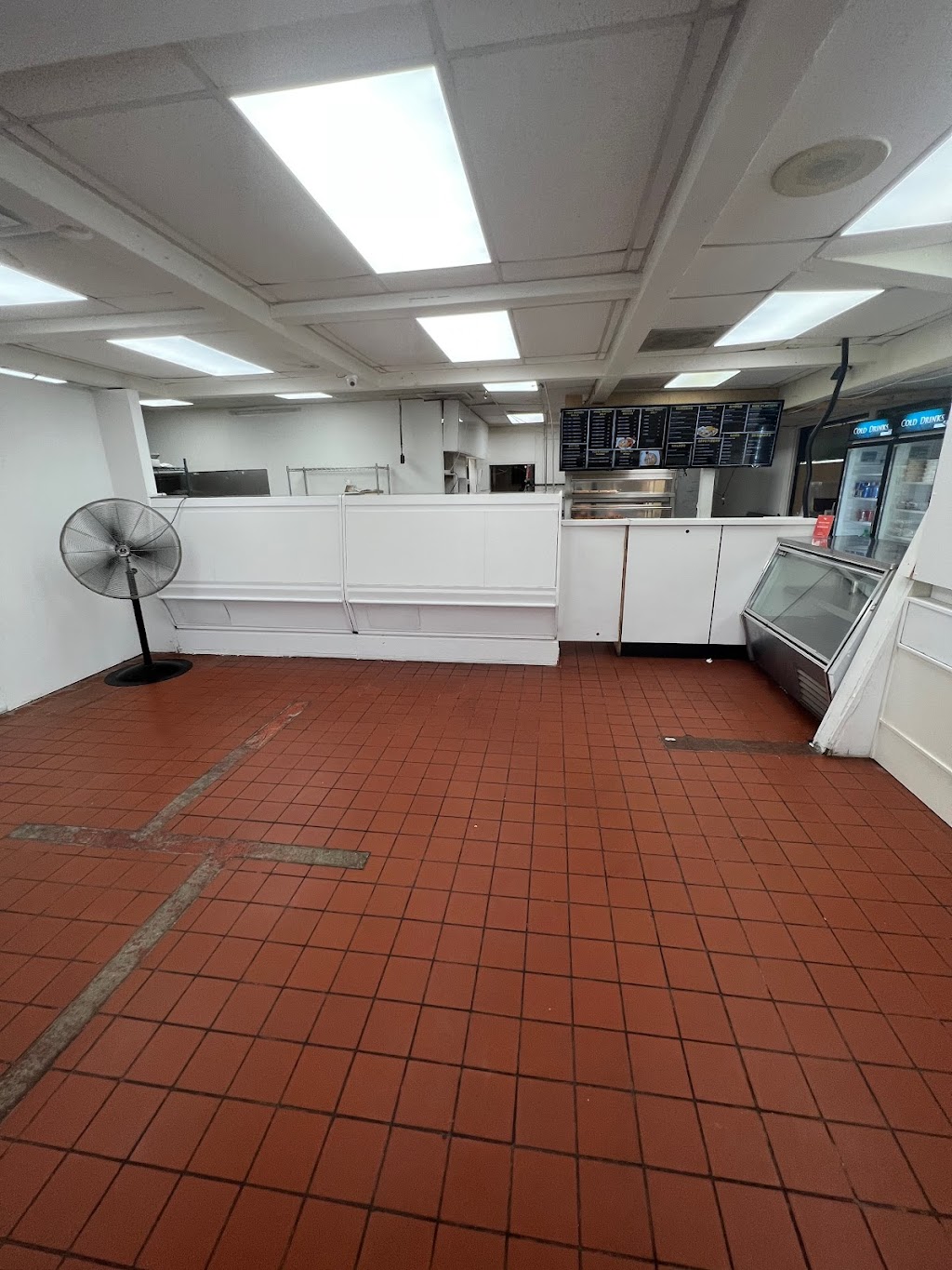 Crown Chicken & Waffle | restaurant | 6711 Marlboro Pike, District Heights, MD 20747, USA | 3018354477 OR +1 301-835-4477