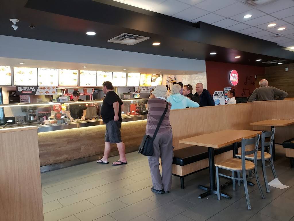 Harveys | restaurant | 1 Henderson Dr, Aurora, ON L4G 4J7, Canada | 9057277918 OR +1 905-727-7918