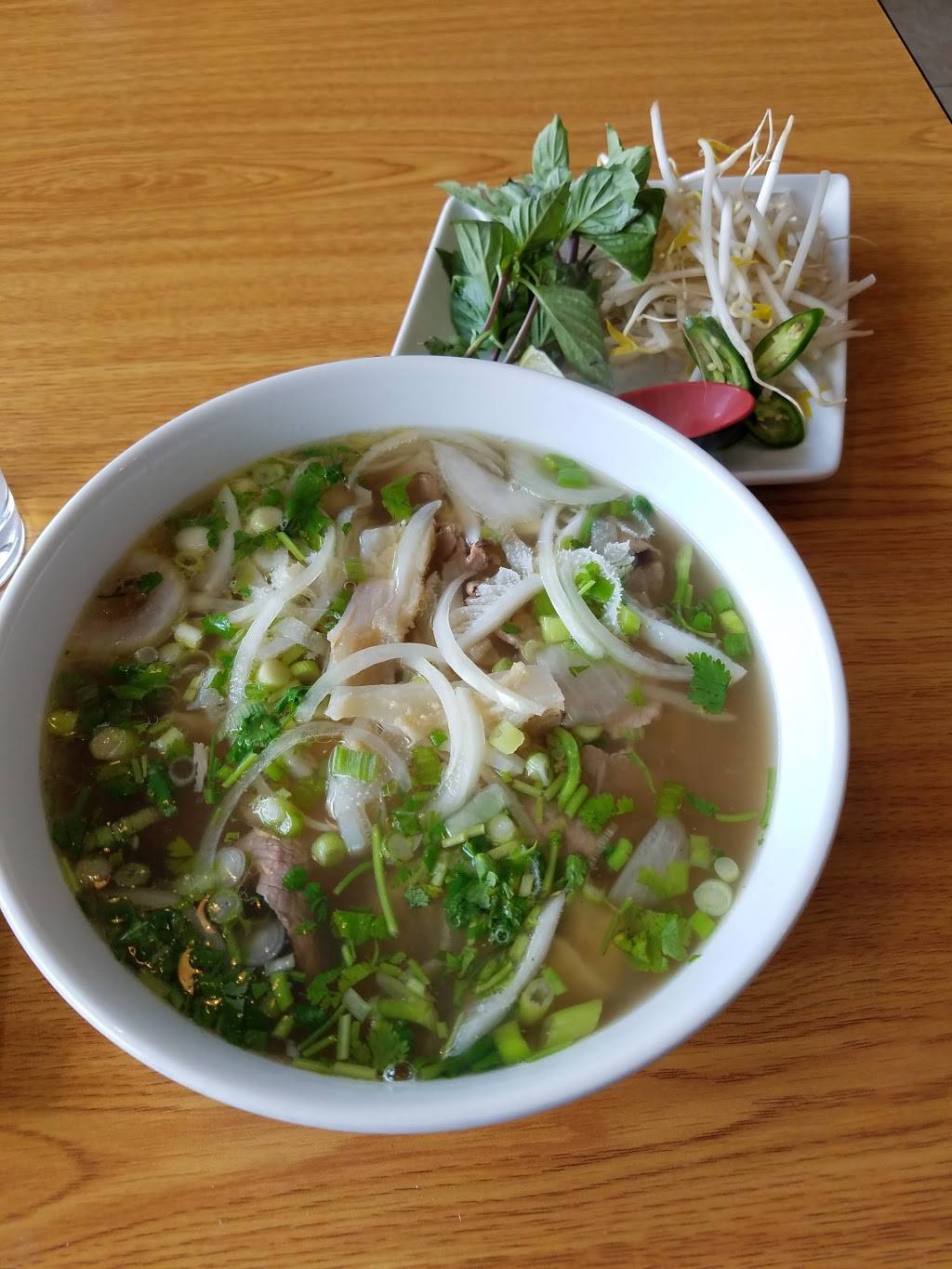 Pho & Roll Restaurant | restaurant | 3334 Curry Ford Rd, Orlando, FL 32806, USA | 4079306267 OR +1 407-930-6267