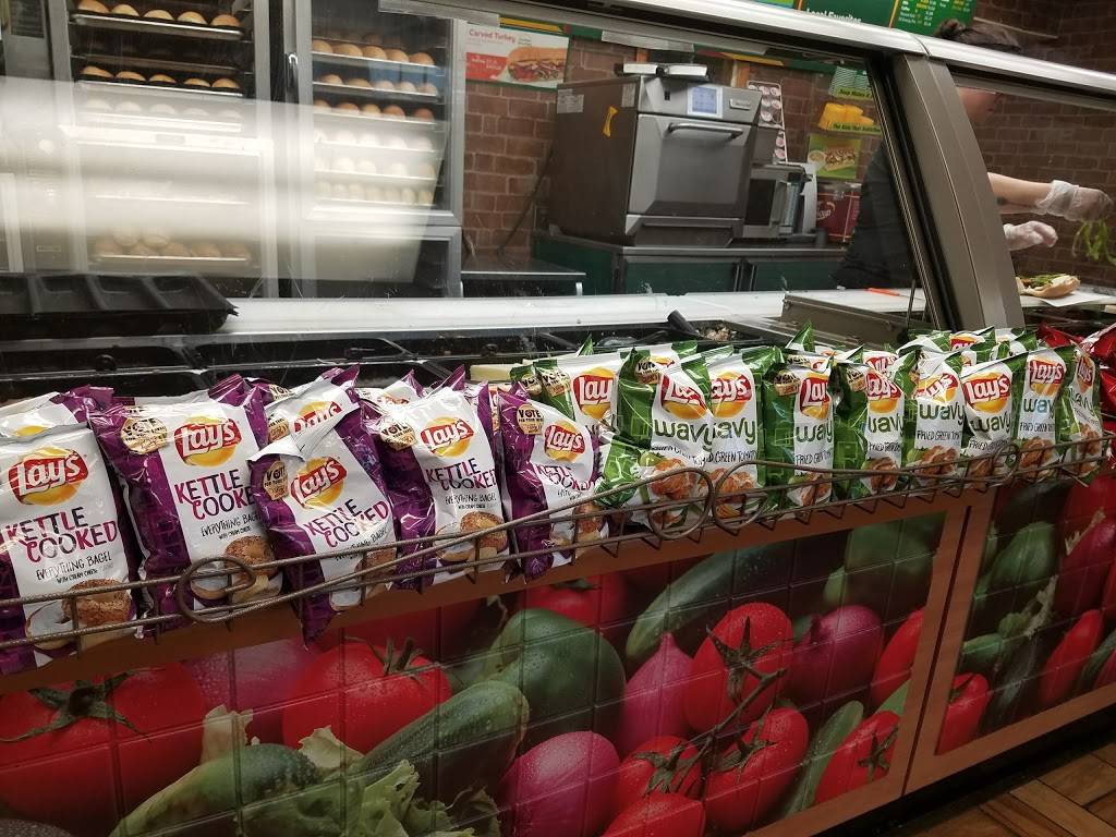 Subway | restaurant | 127 North St, Lucasville, OH 45648, USA | 7402593700 OR +1 740-259-3700