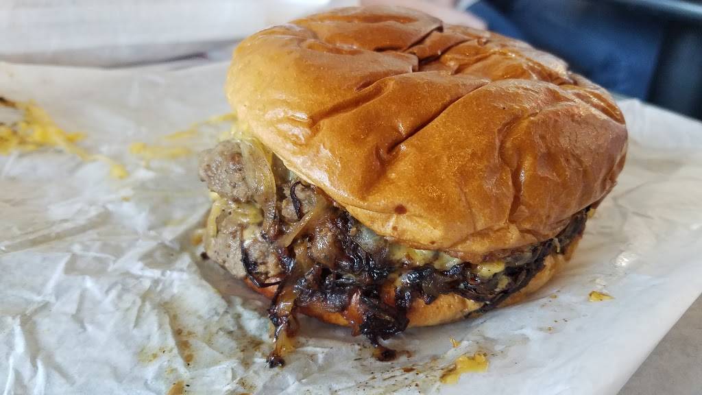 Tuckers Onion Burgers | restaurant | 5740 N Classen Blvd #3, Oklahoma City, OK 73118, USA | 4052863331 OR +1 405-286-3331