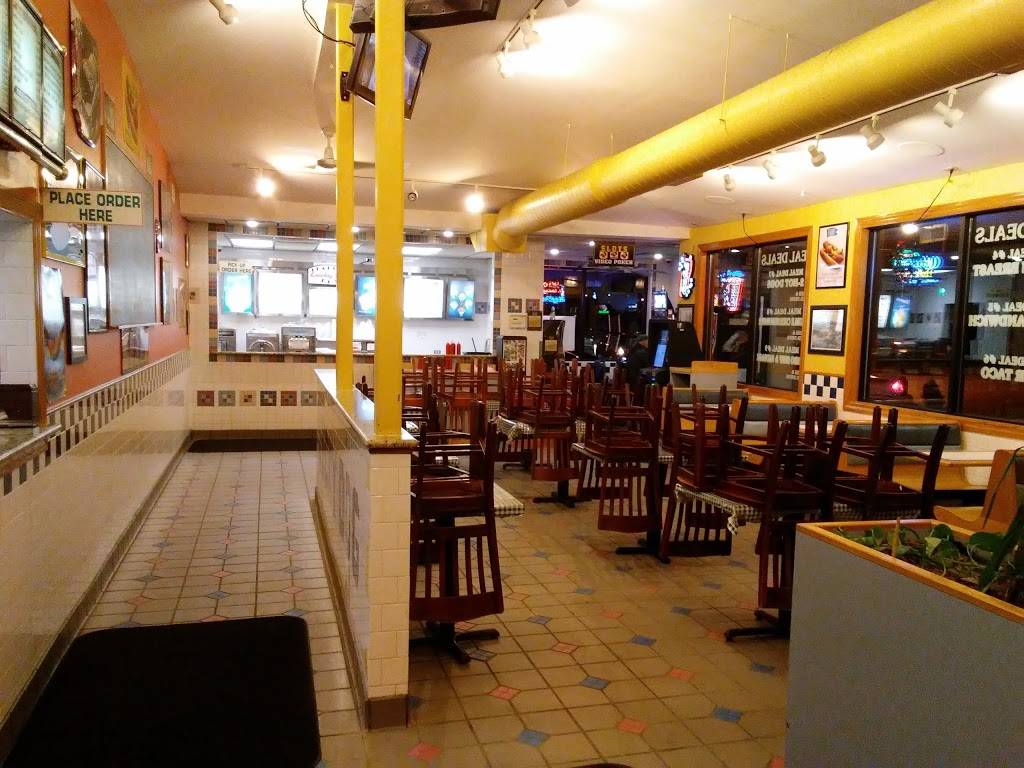 Lucky Dog | restaurant | 7151 16th St, Berwyn, IL 60402, USA | 7087490330 OR +1 708-749-0330