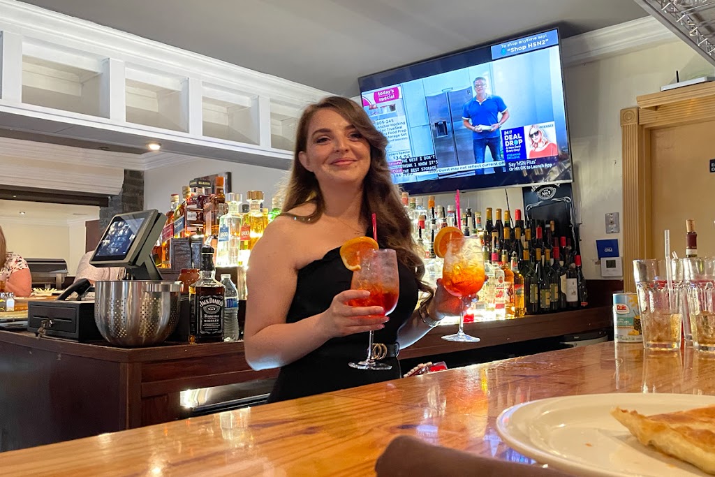 Morina Restaurant | restaurant | 1617 Saybrook Rd, Haddam, CT 06438, USA | 8603454472 OR +1 860-345-4472