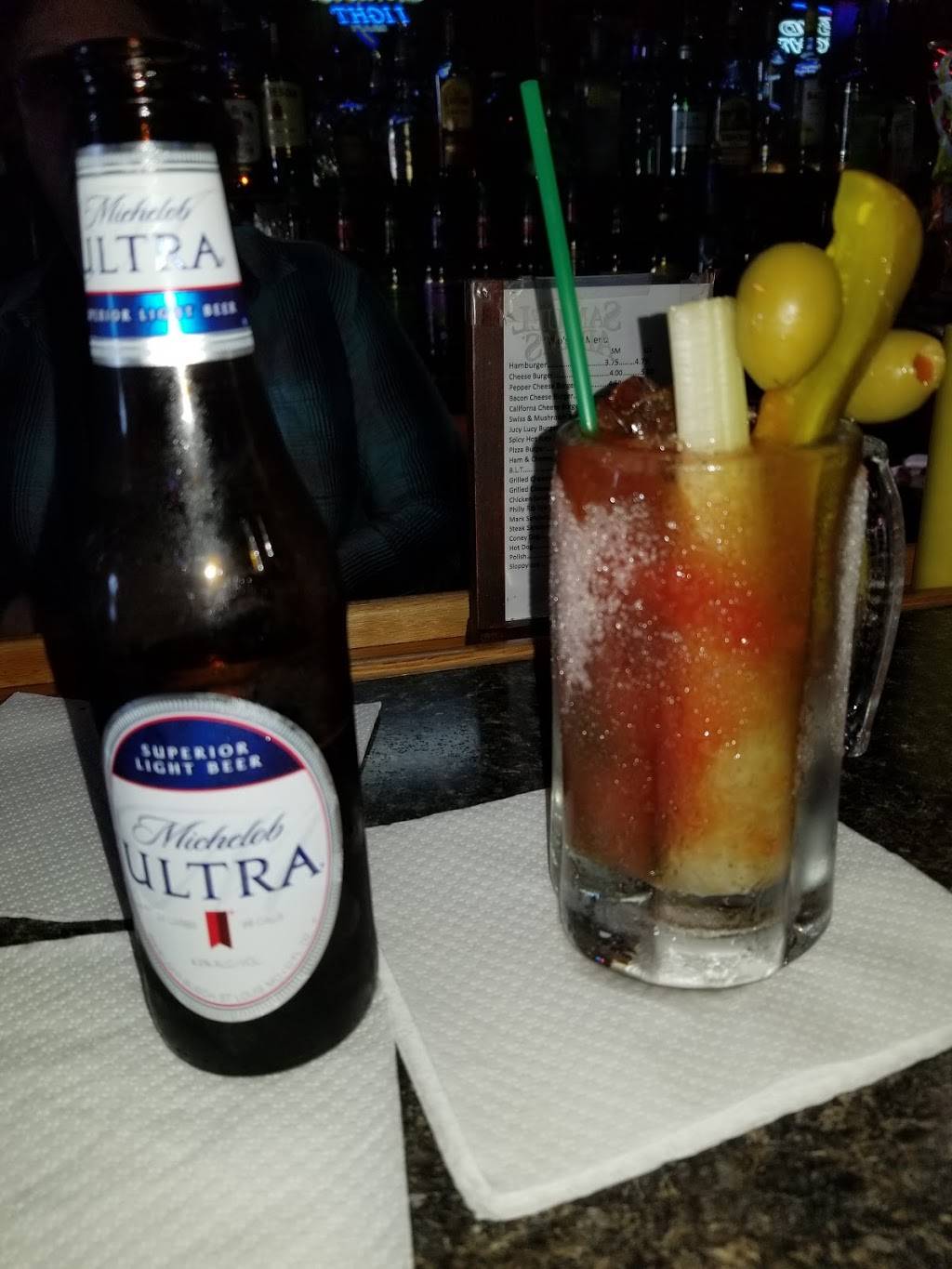 Whos Bar & Grill | restaurant | 1114 Tower Ave, Superior, WI 54880, USA | 7153947084 OR +1 715-394-7084