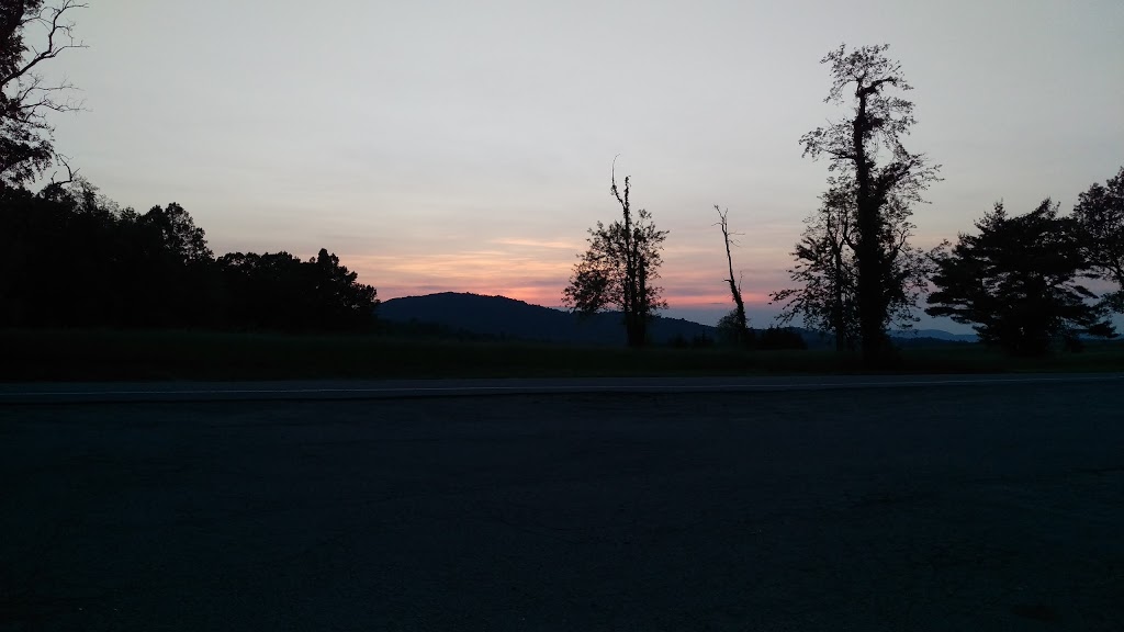 Tuggles Gap Restaurant & Motel | restaurant | 3351 Parkway Ln S, Floyd, VA 24091, USA | 5407453402 OR +1 540-745-3402