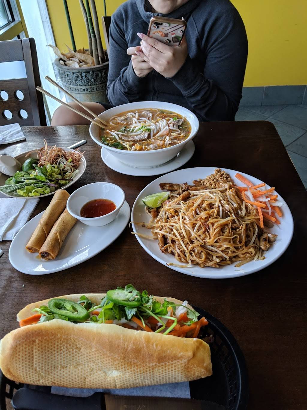 Kim Phuong | Vietnamese Restaurant | restaurant | 4500 NE Sunset Blvd, Renton, WA 98059, USA | 4252820402 OR +1 425-282-0402