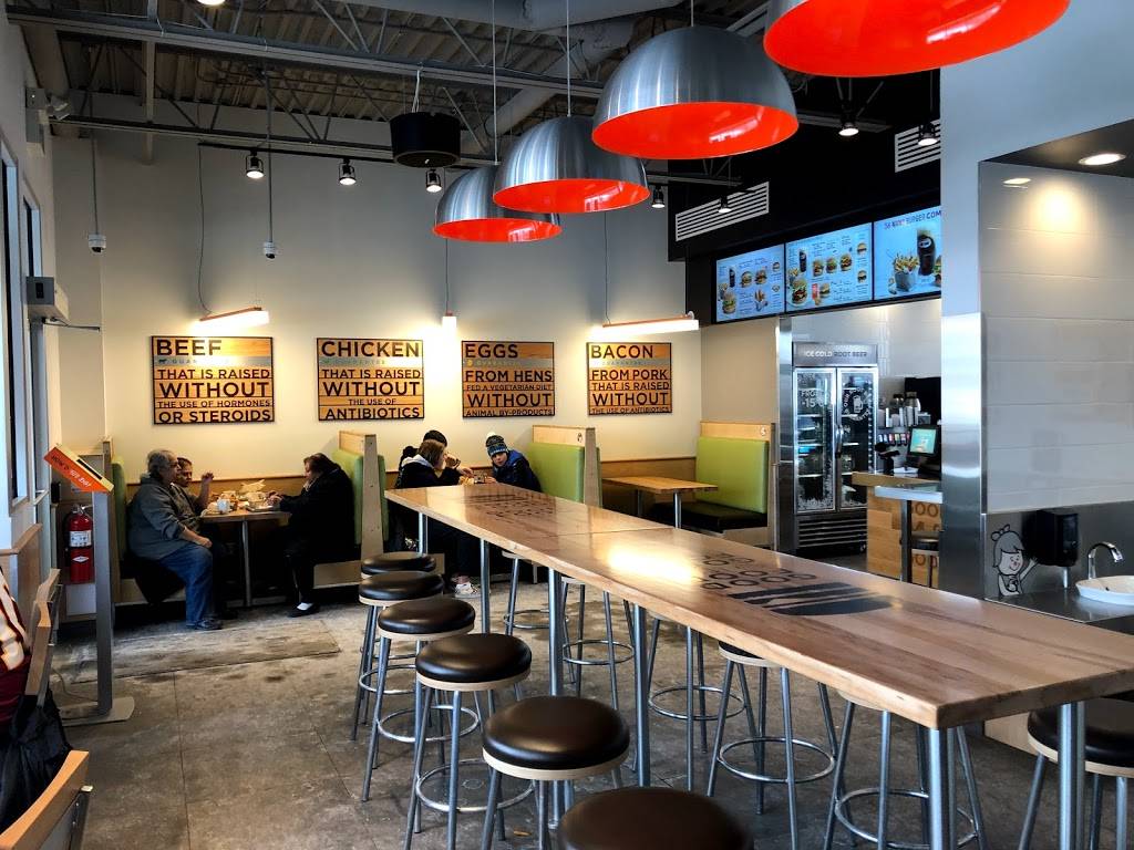 A&W Canada | restaurant | 10909 Yonge St, Richmond Hill, ON L4C 3E3, Canada | 9058839915 OR +1 905-883-9915