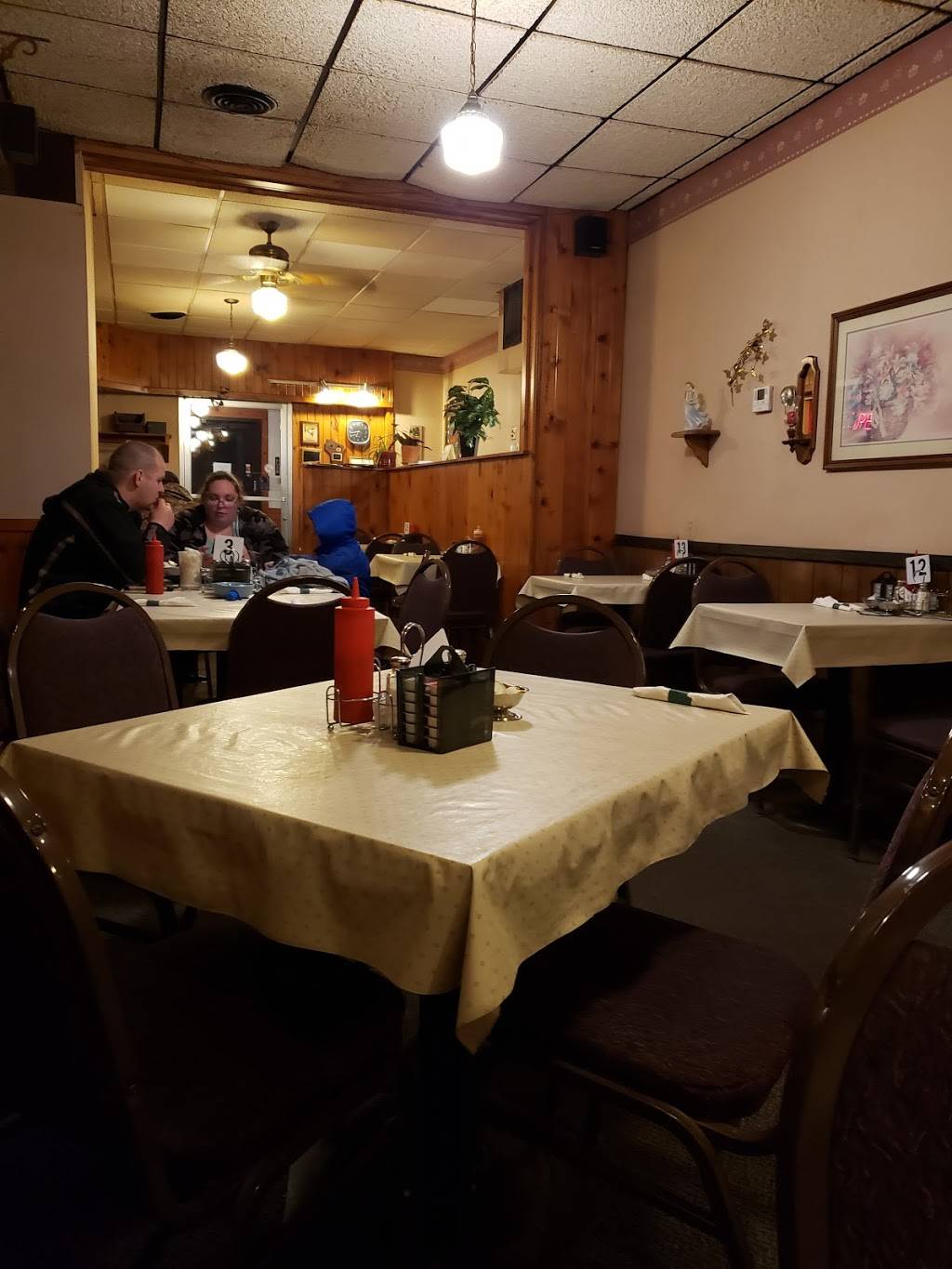 Wolf River Family Restaurant | restaurant | 422 E Beacon Ave, New London, WI 54961, USA | 9209826446 OR +1 920-982-6446