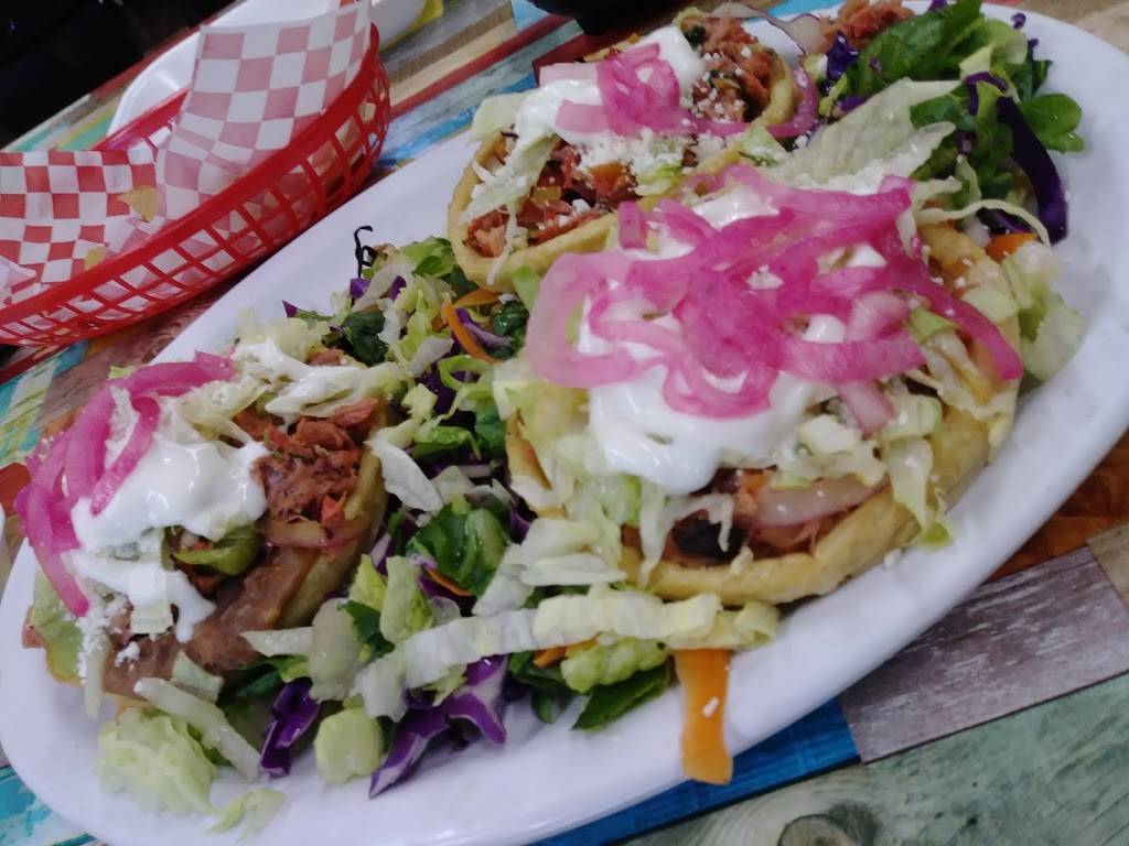 Carnitas y Mariscos Las Morelianas | restaurant | 2822 Imperial Ave, San Diego, CA 92102, USA | 6192396284 OR +1 619-239-6284