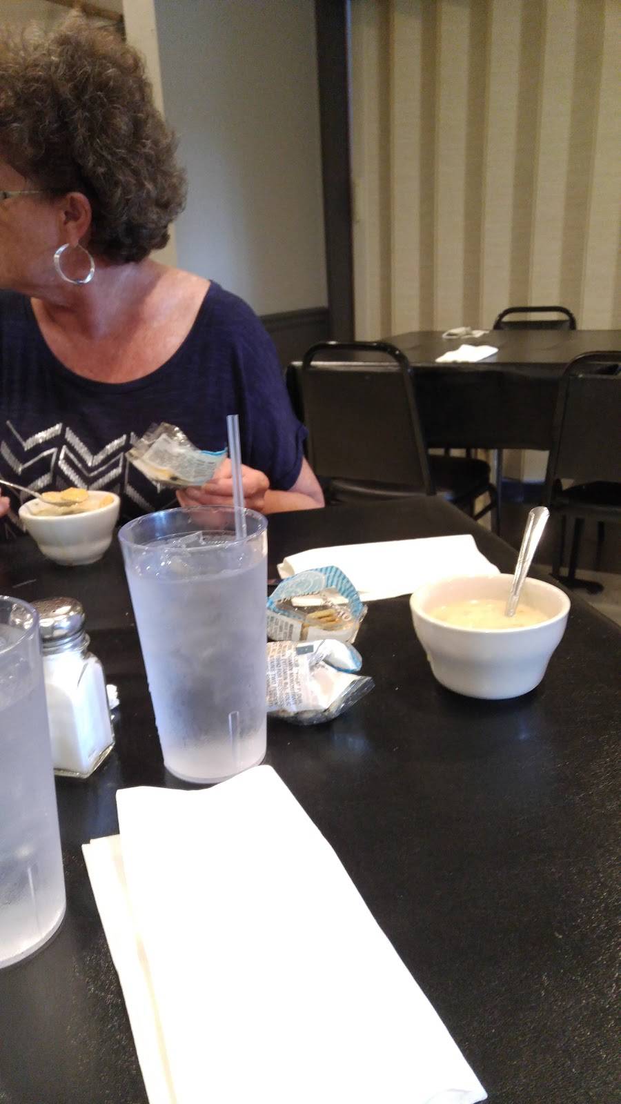 Pour Farmer’s Pub | restaurant | 210 W Tremont St, Odell, IL 60460, USA | 8159982556 OR +1 815-998-2556