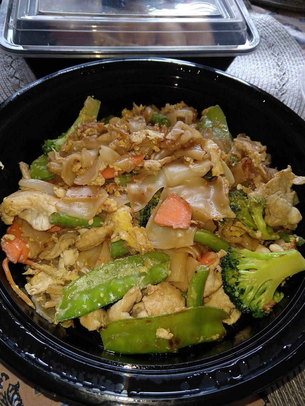 Erawan Sports Bar & Grill Thai Cuisine | restaurant | 11620 Pacific Hwy SW ste c, Lakewood, WA 98499, USA | 2532671128 OR +1 253-267-1128