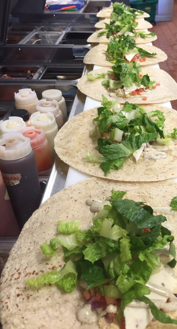 Tropical Smoothie Cafe | restaurant | 9971 Sowder Village Square, Manassas, VA 20109, USA | 7033301399 OR +1 703-330-1399