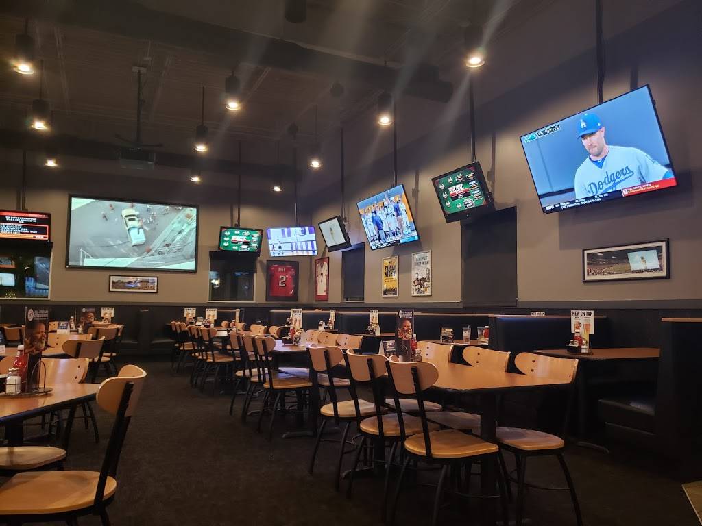 Buffalo Wild Wings | restaurant | 1553 Baytree Rd, Valdosta, GA 31602, USA | 2292417246 OR +1 229-241-7246