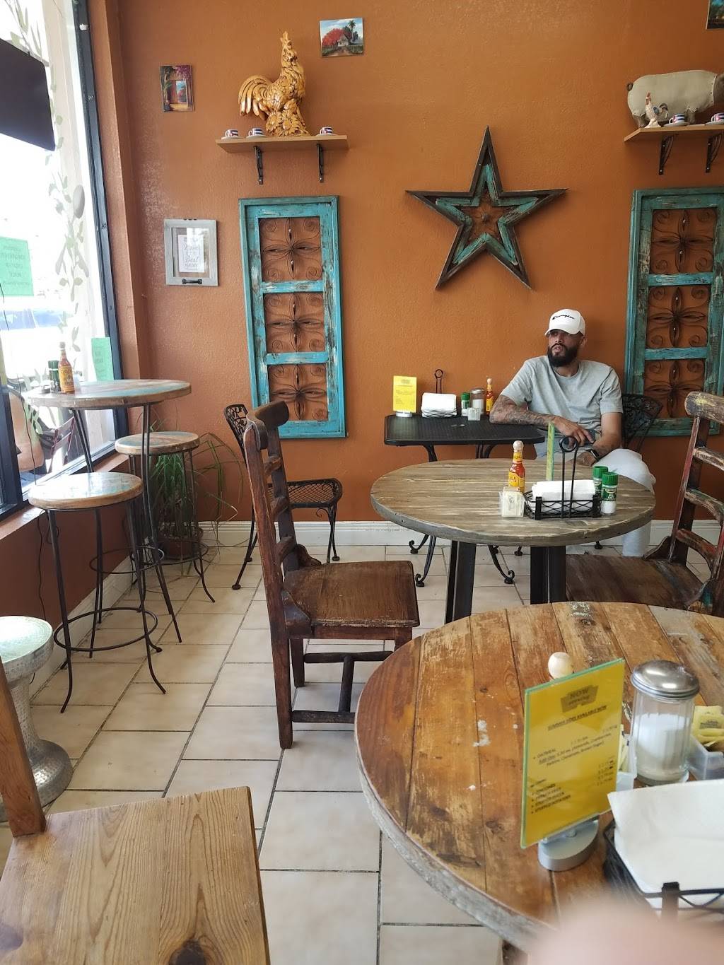 La Fonda De Aurora | restaurant | 222 N Federal Hwy Ste 102, Dania Beach, FL 33004, USA | 3057997675 OR +1 305-799-7675