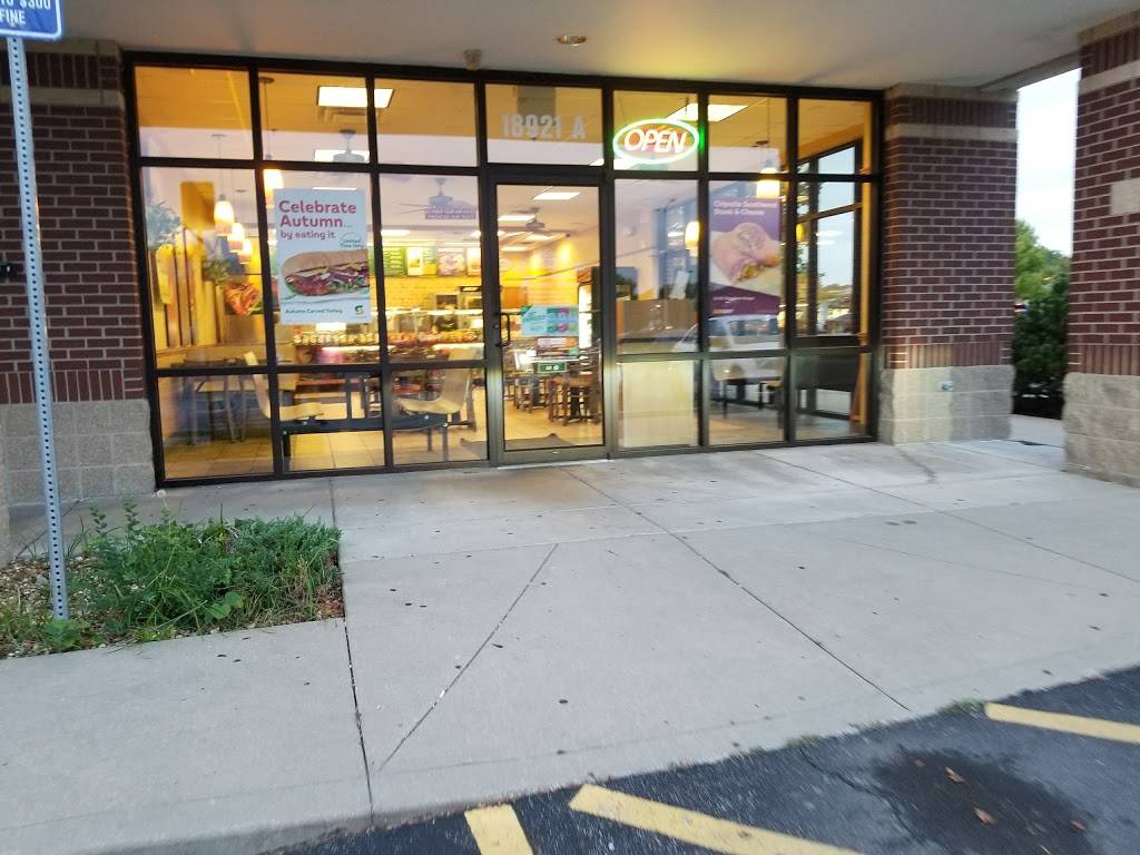 Subway | meal takeaway | 18921 E Valley View Pkwy Lot 4A, Suite A, Independence, MO 64055, USA | 8167958037 OR +1 816-795-8037