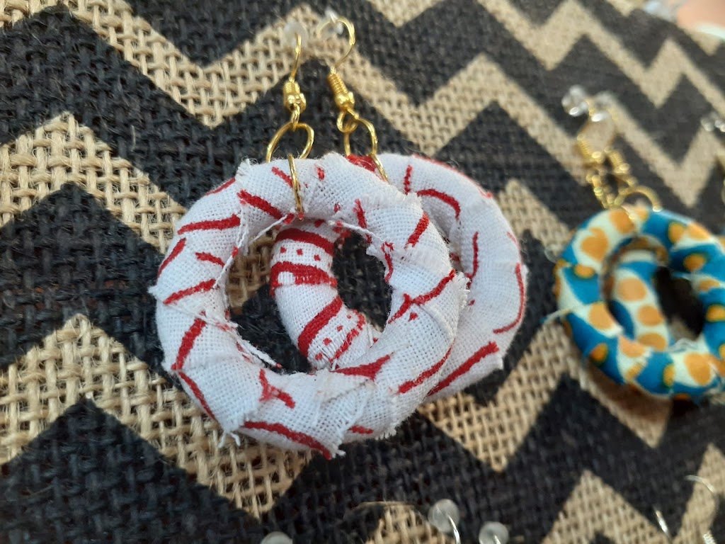 Peace of Mine Dessert and Specialty Shop | restaurant | 408 W 71st St, Chicago, IL 60621, USA | 7736758075 OR +1 773-675-8075