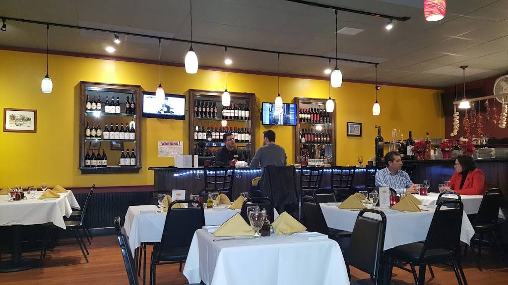 Fortunatos Restaurant | restaurant | 428 Main St, Woburn, MA 01801, USA | 7819330408 OR +1 781-933-0408